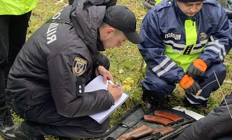 На Чернігівщині у кримінального авторитета знайшли арсенал зброї та наркотики (Фото)