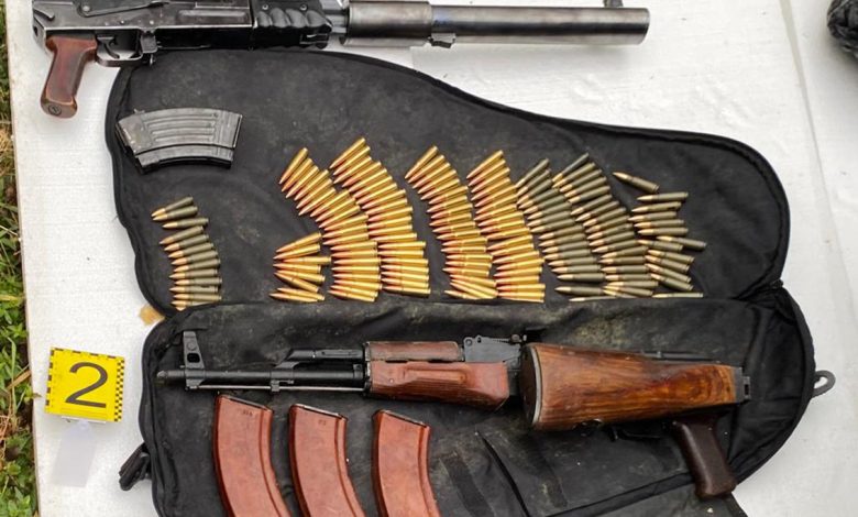 На Чернігівщині у кримінального авторитета знайшли арсенал зброї та наркотики (Фото)