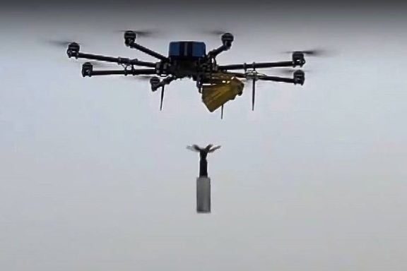 Окупанти скинули вибухівку з дрону на прикордонне село у Чернігівській області