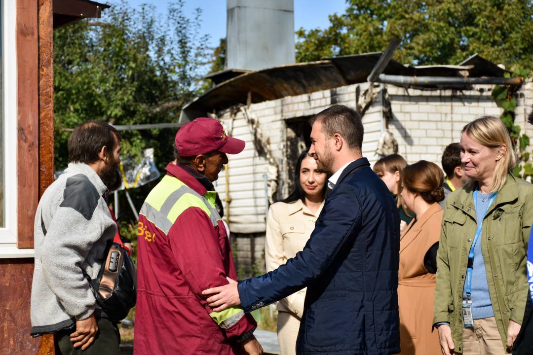 Олександр Ломако зустрівся з Послом Австрії в Україні Арадом Бенкьо та подякував за надану допомогу чернігівцям, яким росія зруйнувала житло