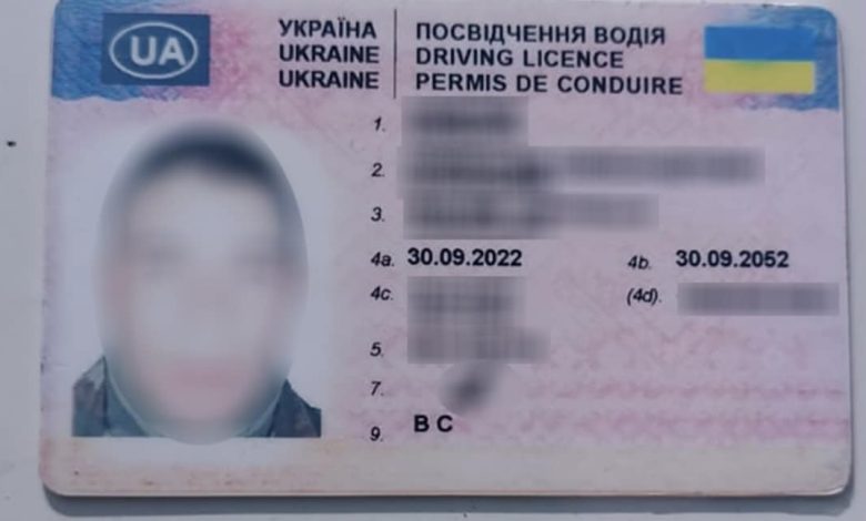 Патрульні затримали на київській трасі водія із підробленим посвідченням