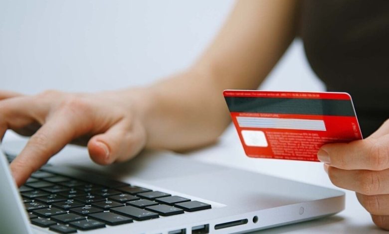 Перейшла за посиланням нібито для оформлення доставки та втратила майже 3 тисячі гривень: шахраї ошукали жительку Чернігівщини