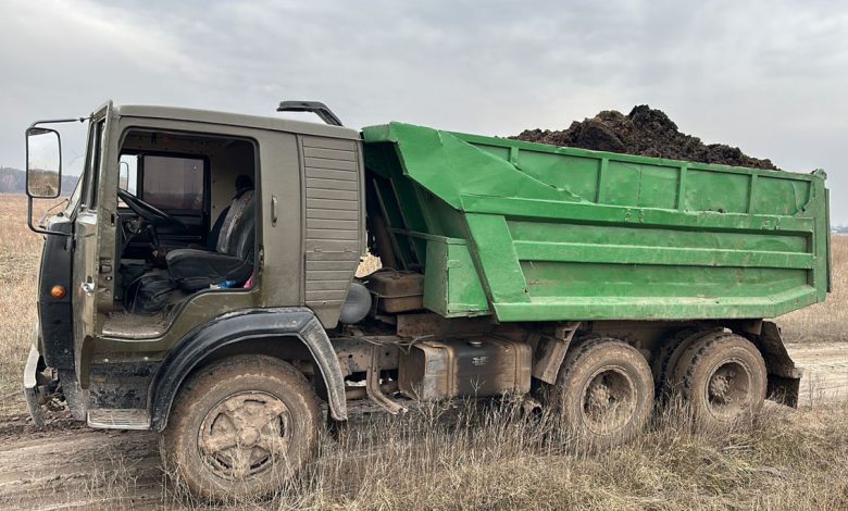 Поліція Чернігівщини скерувала до суду справу щодо організованої злочинної групи, яка займалась незаконним видобутком торфу (Фото)