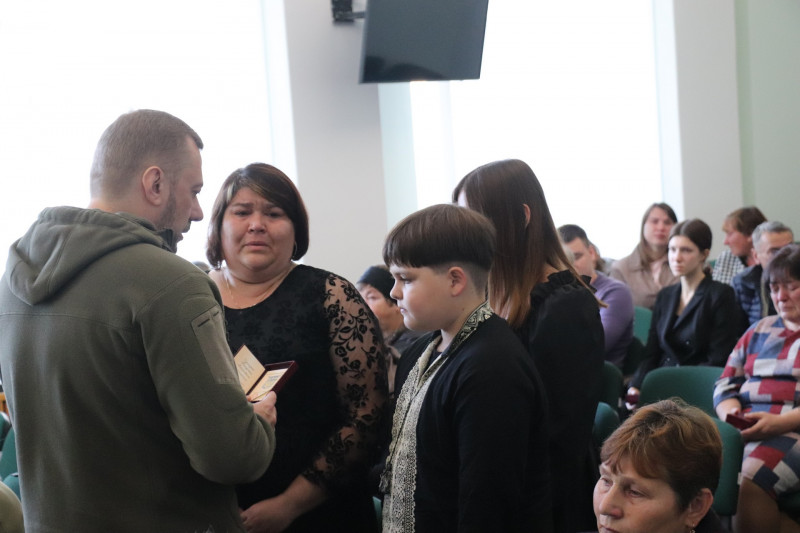 Посмертні державні нагороди передали сім’ям полеглих захисників із Чернігівщини (Фото)