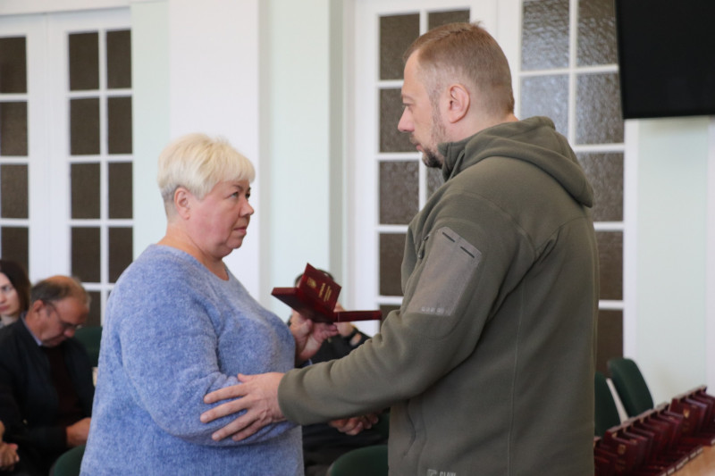 Посмертні державні нагороди передали сім’ям полеглих захисників із Чернігівщини (Фото)