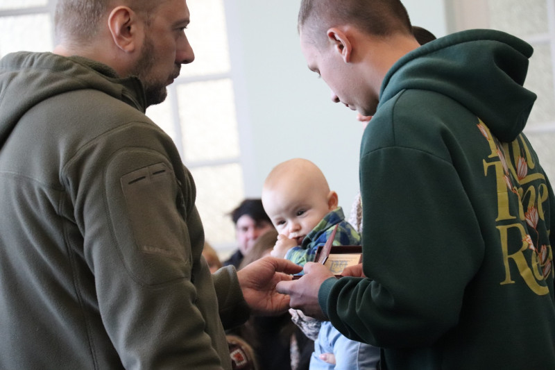 Посмертні державні нагороди передали сім’ям полеглих захисників із Чернігівщини (Фото)