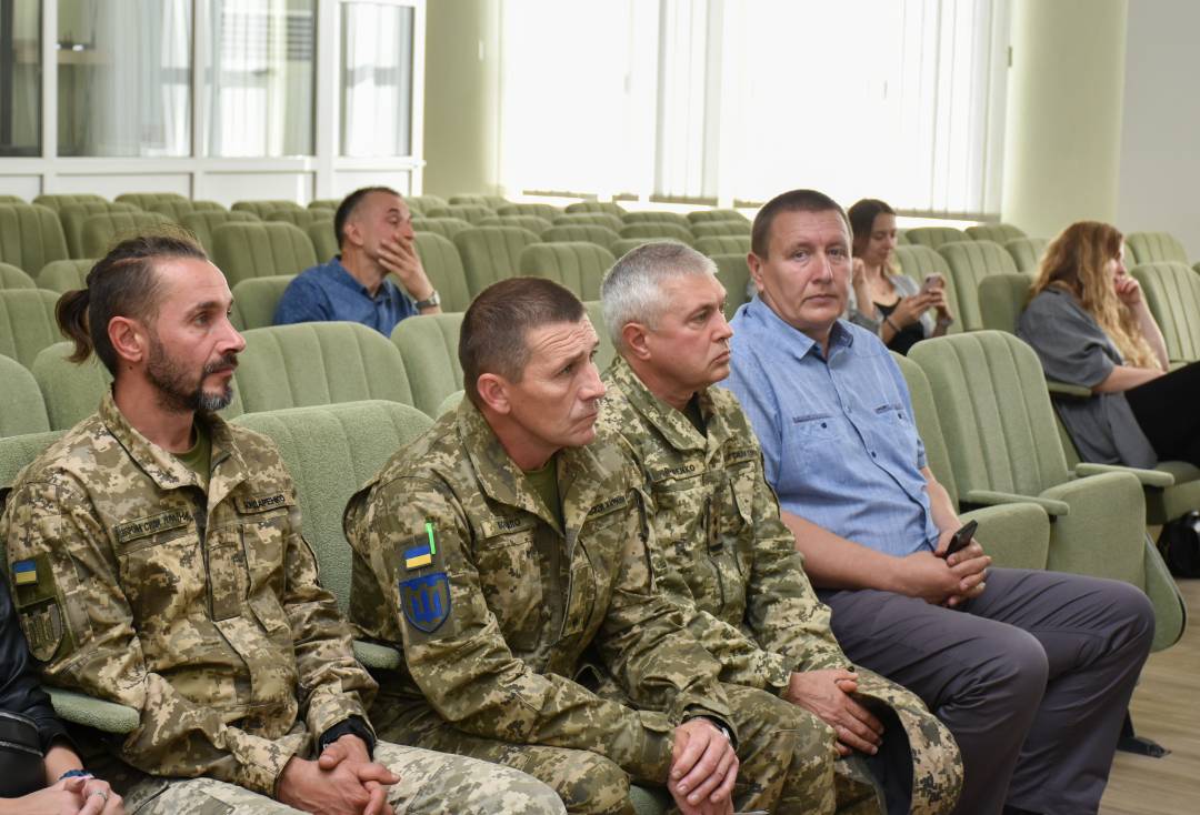 Рідним загиблих військовослужбовців Сил ТРО вручили відзнаки «За оборону Чернігова»