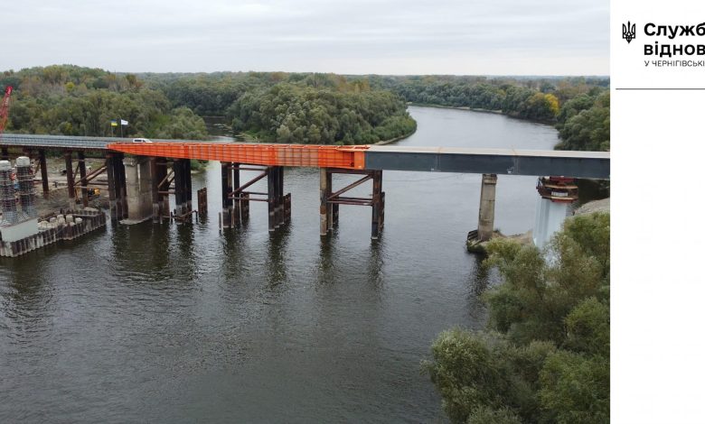 У Чернігові будують один із найбільших мостів через річку Десна: розпочали насування прогонової будови (Фото)