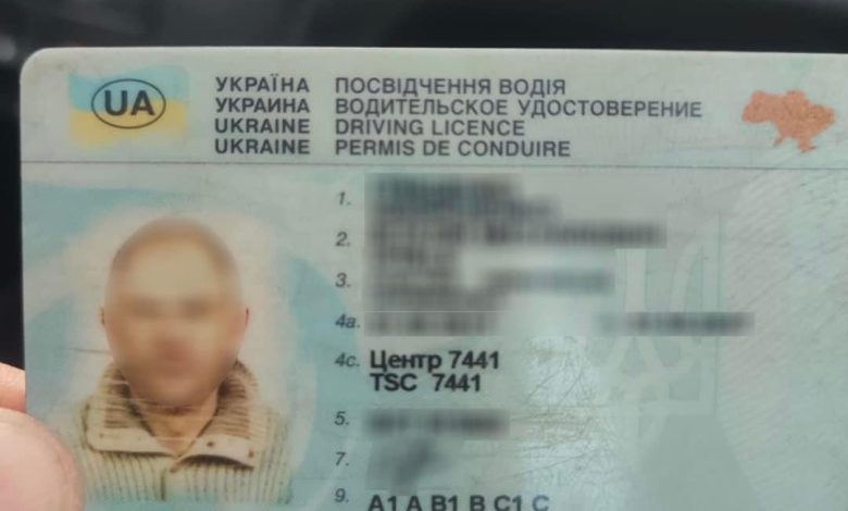 У Чернігові патрульні зупинили чоловіка з підробленими документами