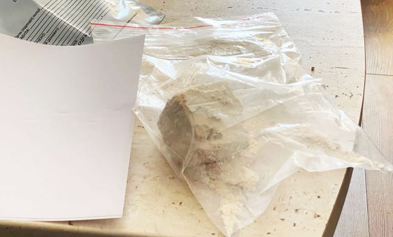 У Чернігові поліцейські затримали наркоторговця-закладчика та вилучили у нього психотропи на понад 700 тисяч гривень (Фото)