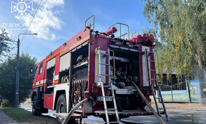 У Чернігові рятувальники ліквідували пожежу в школі (Фото)