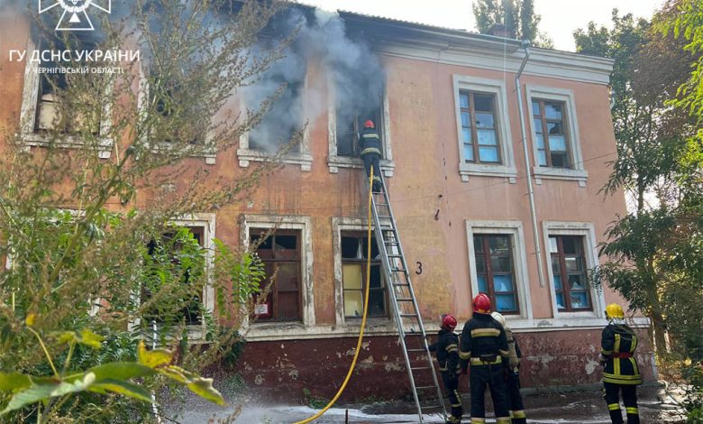 У Чернігові рятувальники ліквідували пожежу в школі (Фото)