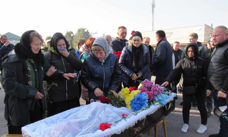 У громаді на Чернігівщині провели воїна в останню путь