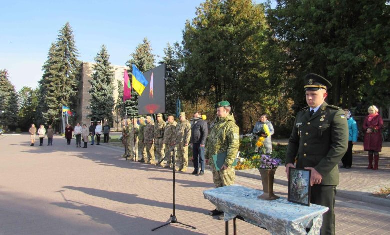 У громаді на Чернігівщині провели воїна в останню путь