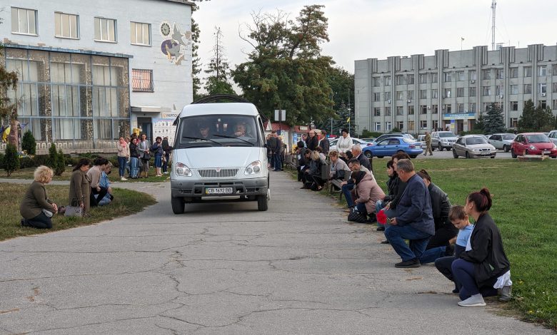 У Козельці з полеглим Героєм прощалися навколішки