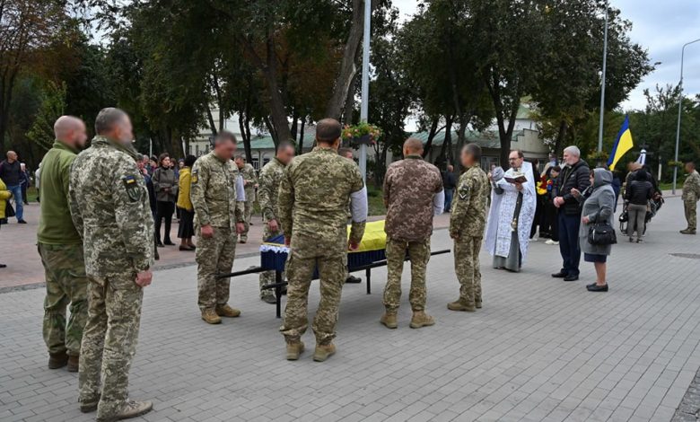 У Ніжині провели в останню путь Захисника