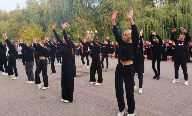 У ніжинському виші відбувся танцювальний конкурс (Фото)