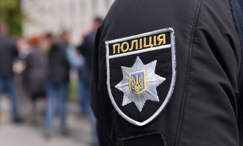 У Ріпках поліцейський допоміг дістатися знесиленому чоловіку в лікарню