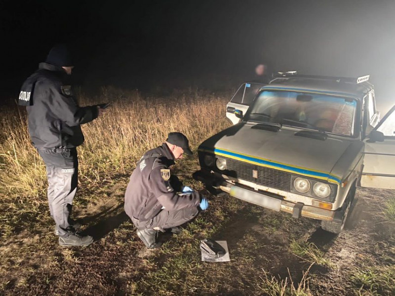 Вдарили цеглиною по голові й обікрали: на Чернігівщині затримали двох грабіжників