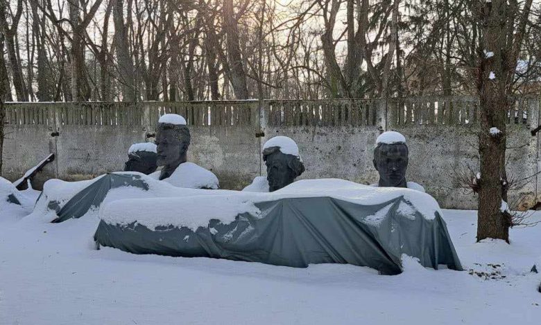 Частина погрудь із Алеї героїв досі перебуває в Чернігівському історичному музеї