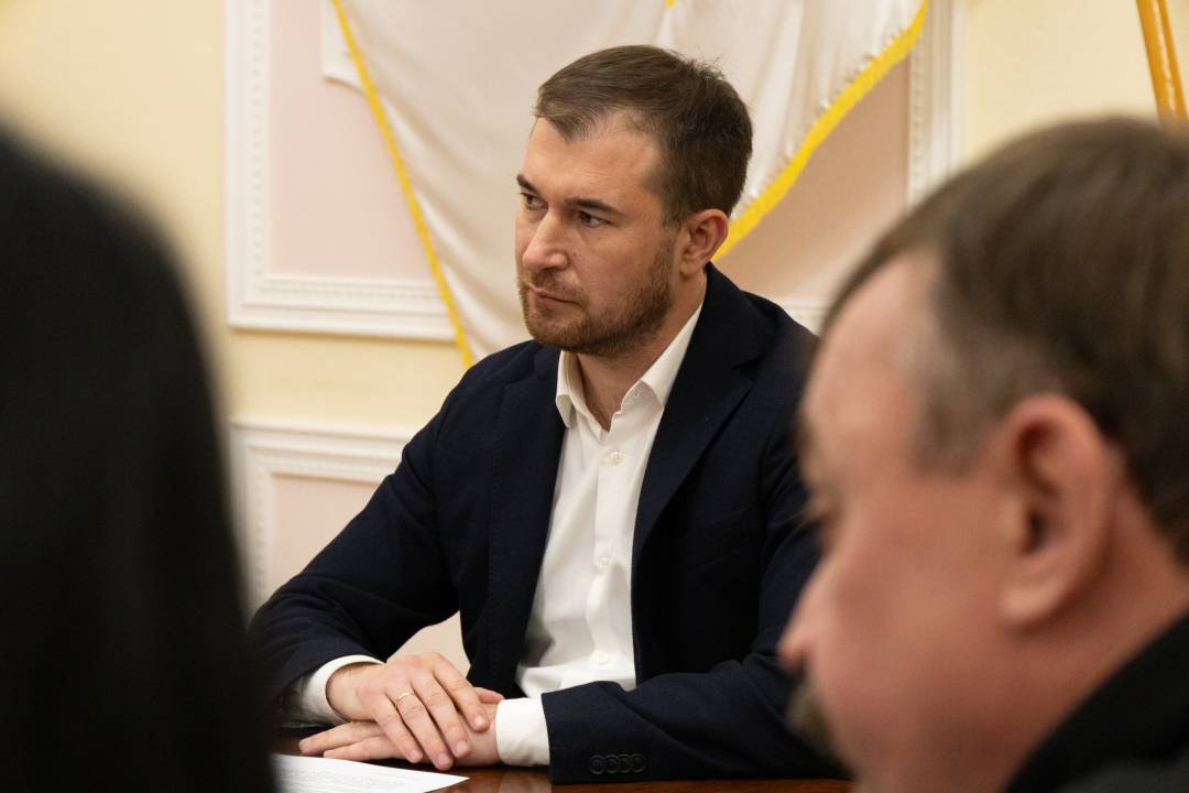 Чернігів дофінансує з власного бюджету зарплати вчителям. Скликається позачергова сесія