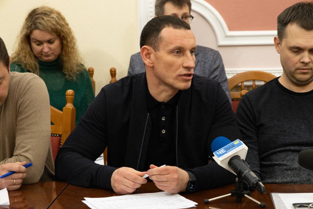 Чернігів дофінансує з власного бюджету зарплати вчителям. Скликається позачергова сесія