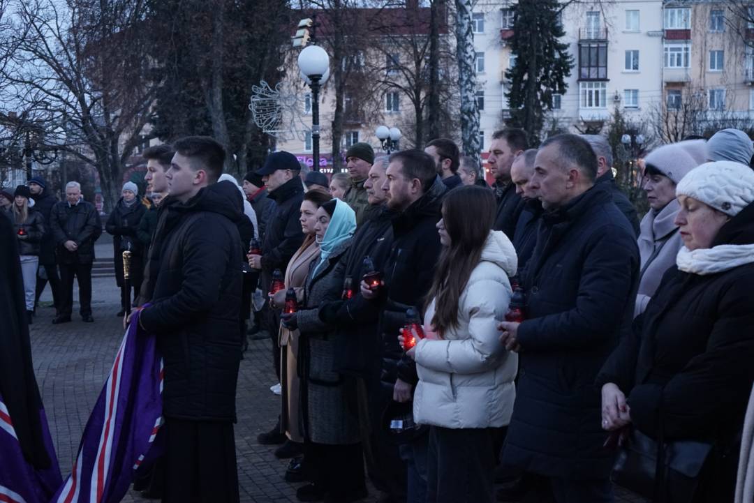 Чернігівці запалили свічки пам'яті на вшанування жертв Голодоморів