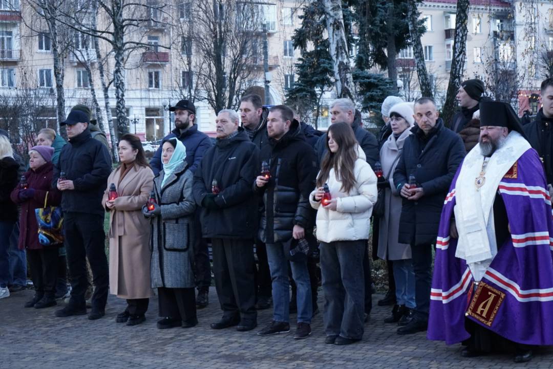 Чернігівці запалили свічки пам'яті на вшанування жертв Голодоморів