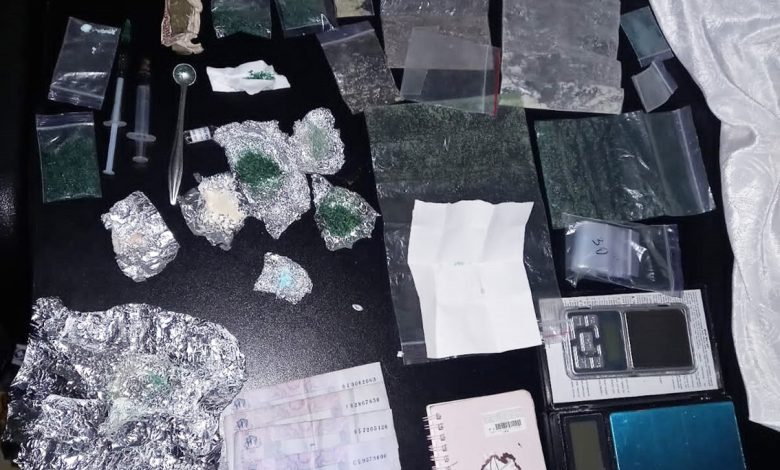 Чернігівські поліцейські затримали дует наркоторгівців та вилучили у них «товару» вартістю майже 100 тисяч гривень (Фото)