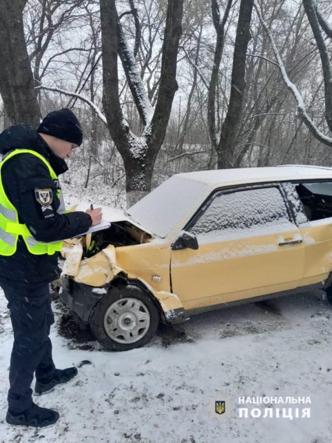 ДТП на Чернігівщині: водійка на легковику вилетіла на зустрічку