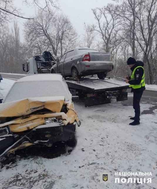 ДТП на Чернігівщині: водійка на легковику вилетіла на зустрічку