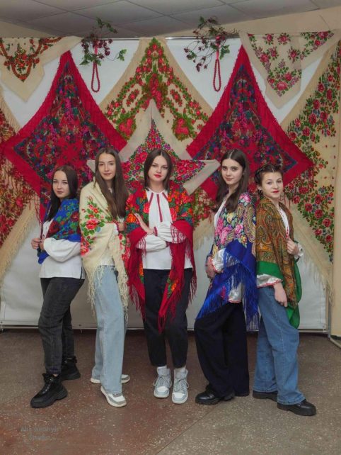 «Хустка – оберіг для ЗСУ»: в громаді на Чернігівщині проводять креативну акцію 