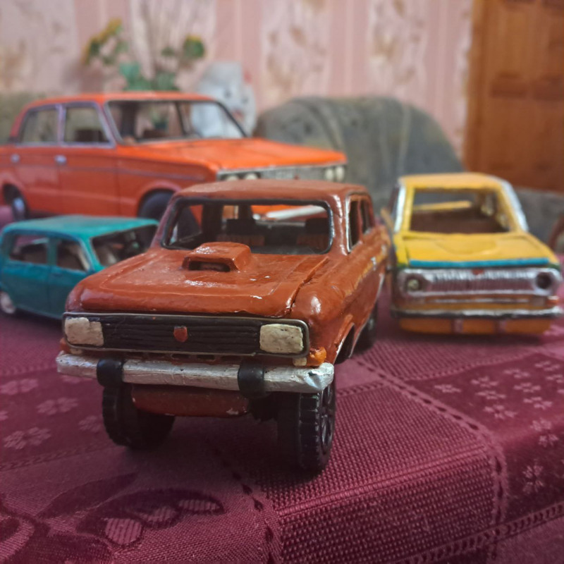 Менянин виготовляє пластилінові машинки (Фото)