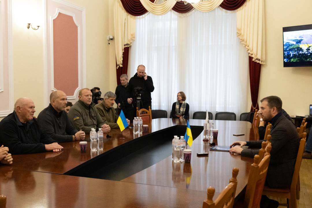 Мобілізувати зв'язки та можливості українців по всьому світу на підримку Чернігова. Візит делегації Світового конгресу українців