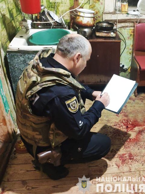 На Чернігівщині під час застілля чоловік порізав ножем свого знайомого