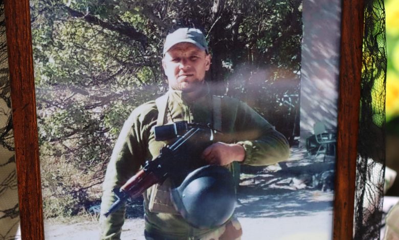 На Чернігівщині поховали загиблого у ДТП військового