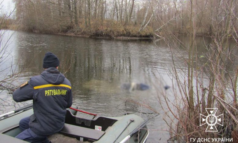 На Чернігівщині рятувальники дістали з води тіло пенсіонера