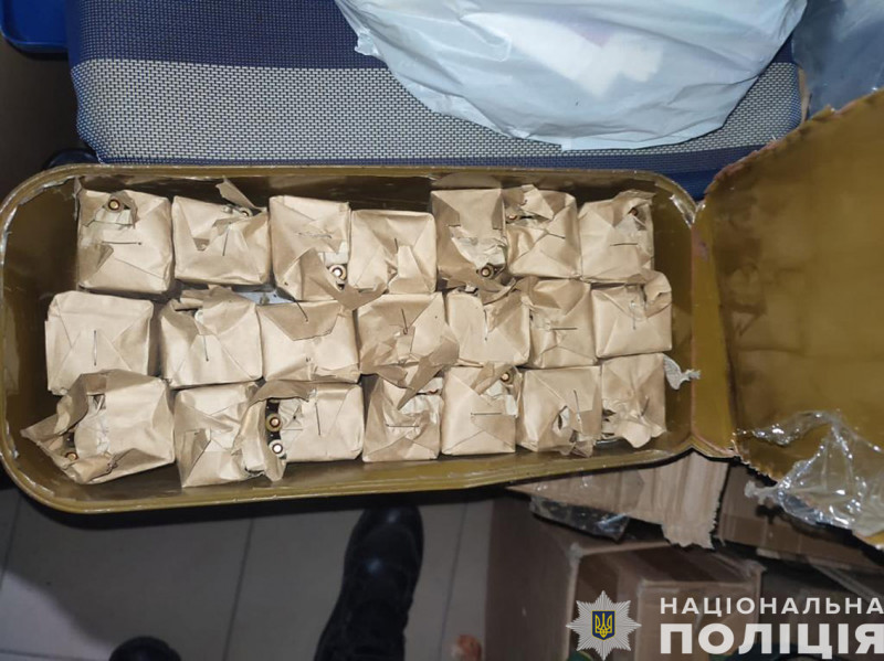На Чернігівщині у домашнього кривдника вилучили автомат, патрони та наркотики