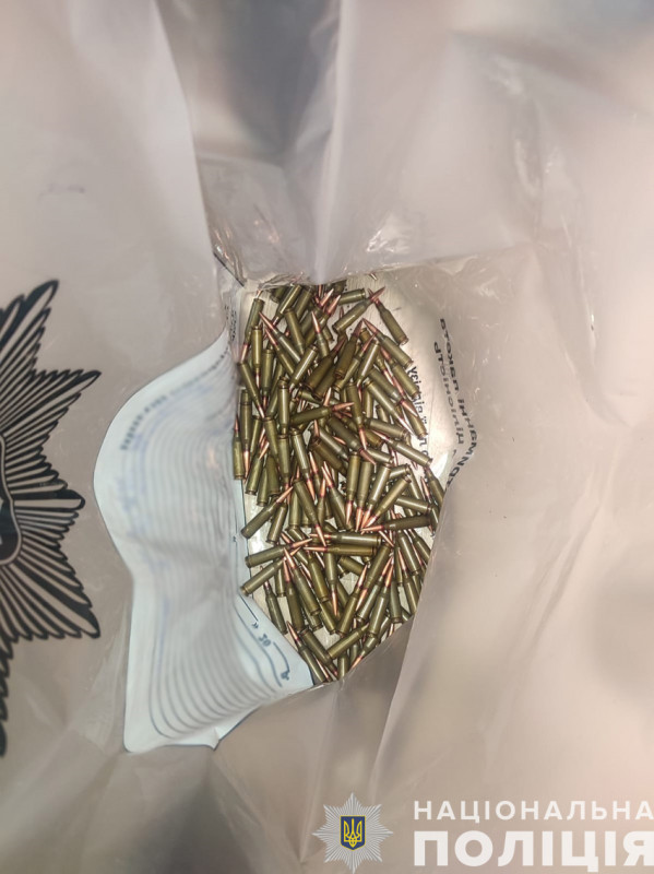На Чернігівщині у домашнього кривдника вилучили автомат, патрони та наркотики