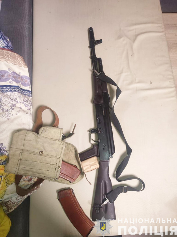 На Чернігівщині у домашнього кривдника вилучили автомат, патрони та наркотики