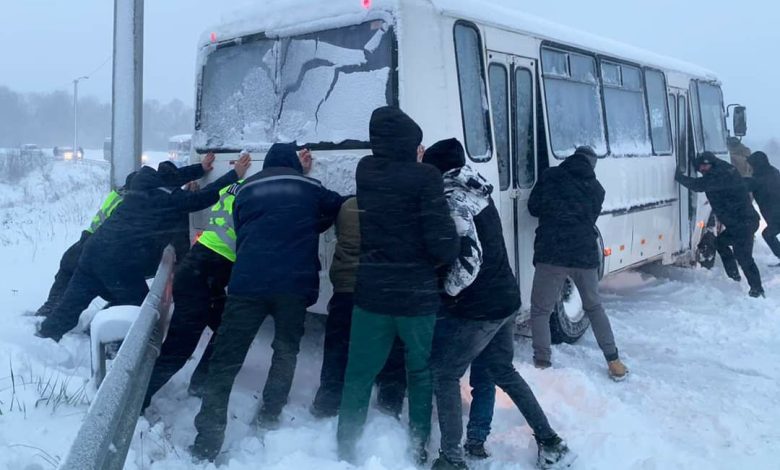 На Чернігівщині вирує негода: поліція допомагає громадянам (Фото)