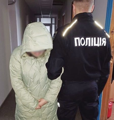 Накинулася з ножем на знайому та хотіла вбити: у Чернігові поліцейські затримали підозрювану