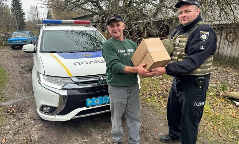 Новгород-Сіверські поліцейські доставили гуманітарну допомогу мешканцям прикордоння