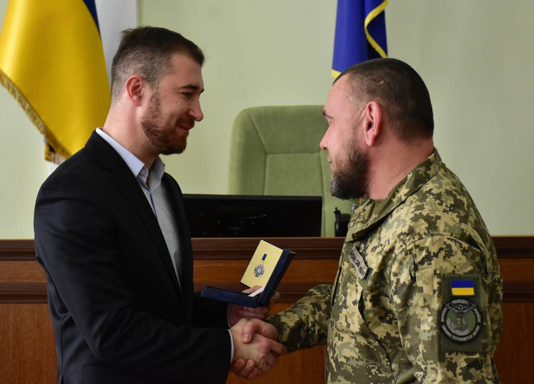 Олександр Ломако передав сертифікат на 5 млн грн 119-й окремій бригаді ТРО