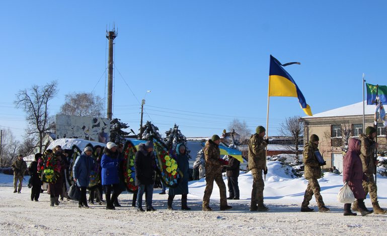 Повернувся на щиті: Чернігівщина провела в останню путь загиблого воїна