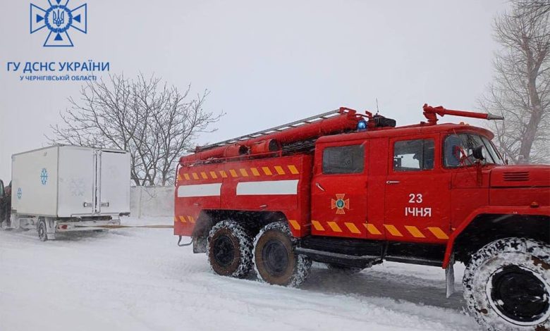 Рятувальники Чернігівщини витягли із заметів 84 автівки (Фото)