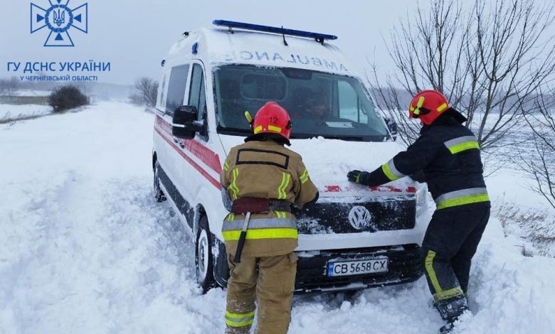 Рятувальники Чернігівщини витягли із заметів 84 автівки (Фото)