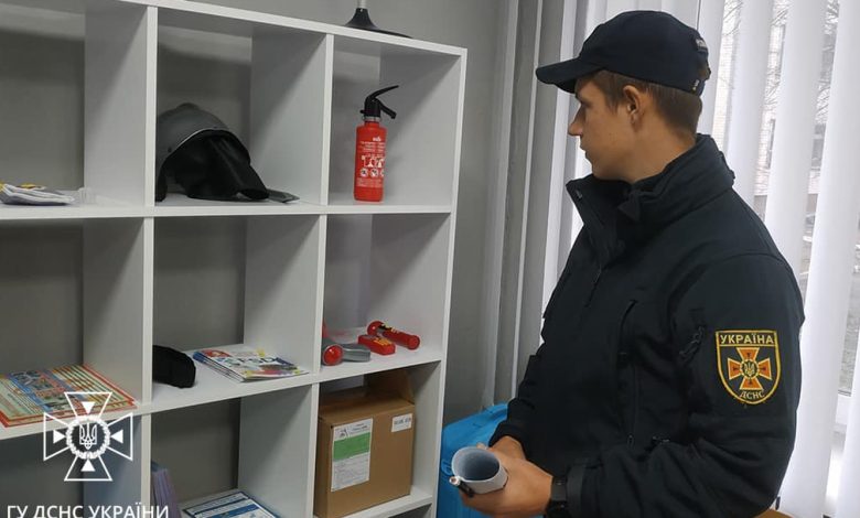 Рятувальники спільно з поліцейськими проводять обстеження класів безпеки у навчальних закладах області