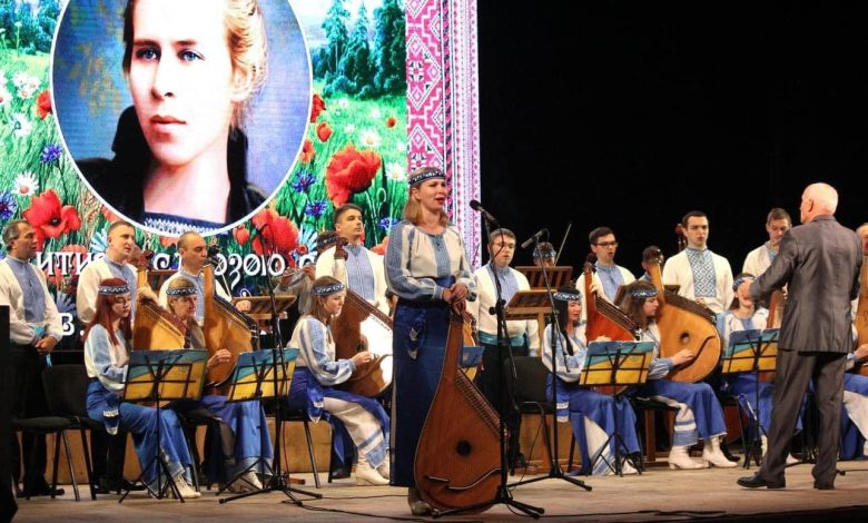 «Шануймо геніїв свого народу»: у Чернігові показали мистецьку програму (Фото)