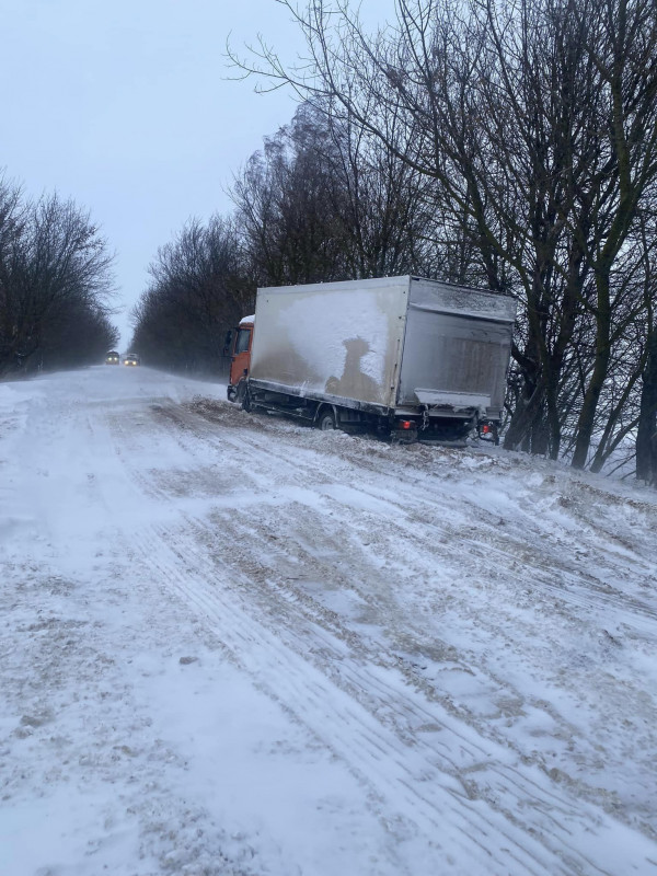 Снігова пастка біля селища Березне (Фото)